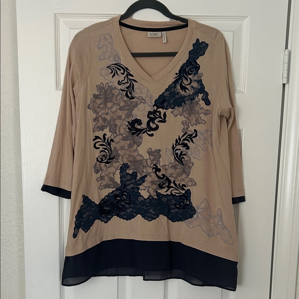 LOGO by Lori Goldstein Beige Tunic with Navy Accents